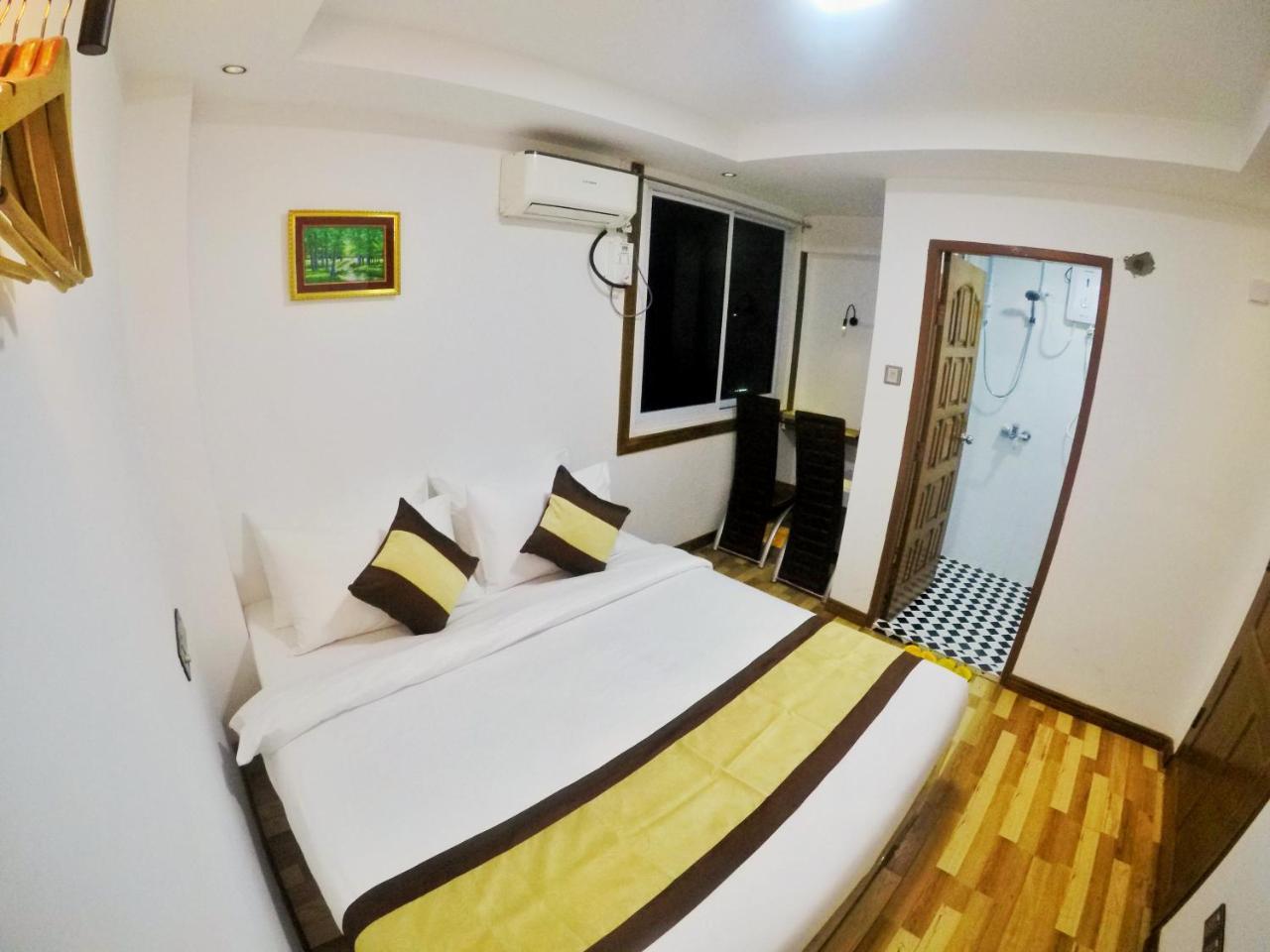 The Lodge Yangon Poshtel Kültér fotó