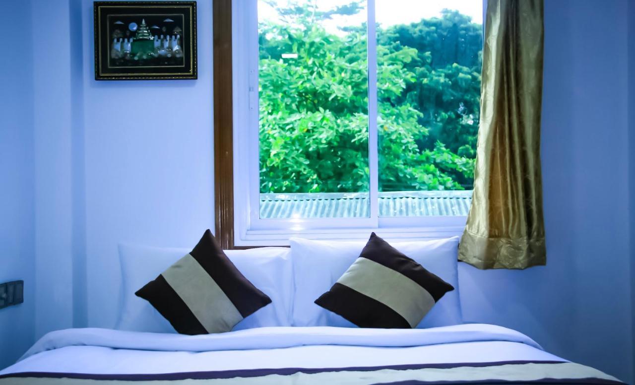 The Lodge Yangon Poshtel Kültér fotó