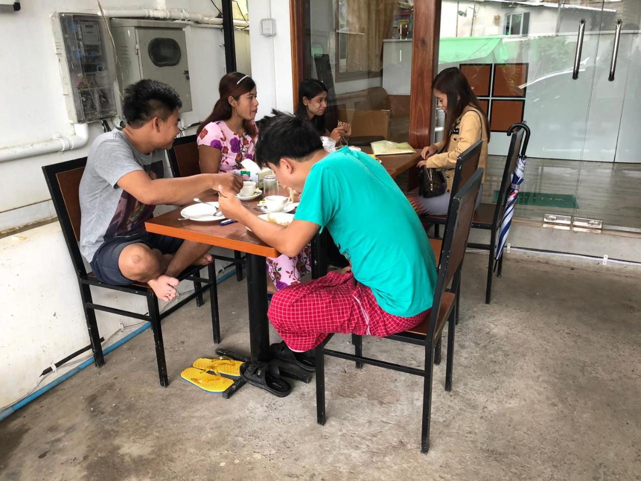 The Lodge Yangon Poshtel Kültér fotó