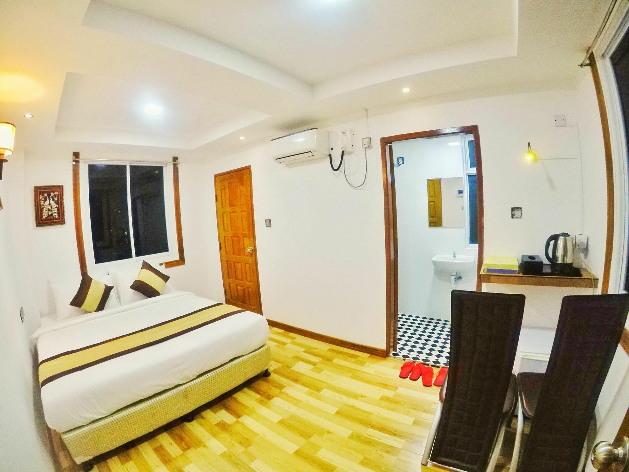 The Lodge Yangon Poshtel Kültér fotó