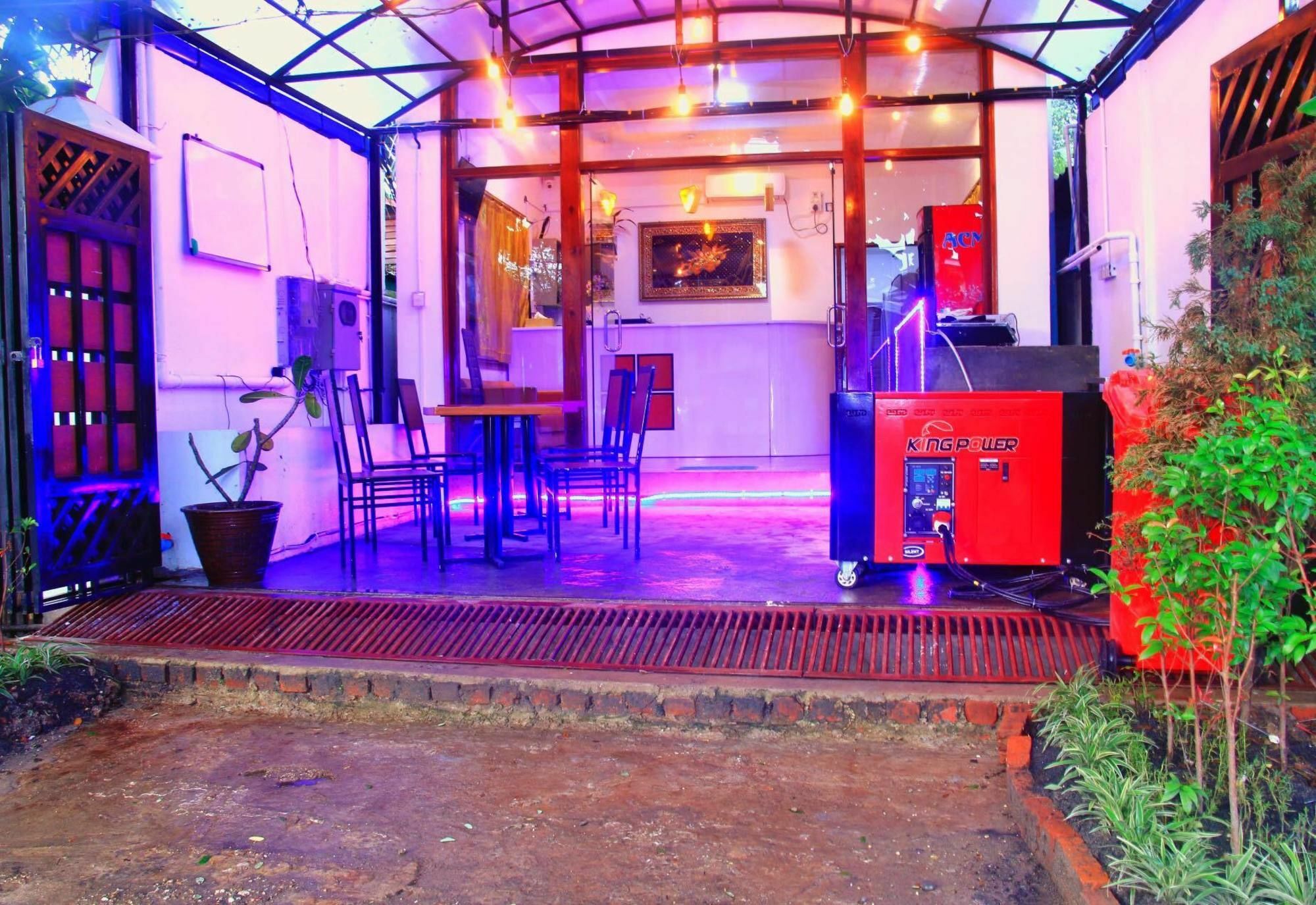 The Lodge Yangon Poshtel Kültér fotó